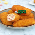 Spanish Croquetas de Jamón renyah dengan garnish peterseli