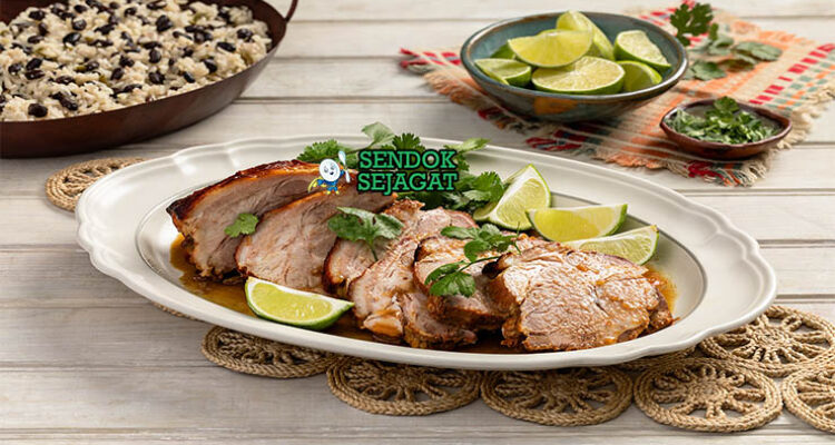 Cuban Mojo Pork Kuba dengan nasi dan kacang hitam