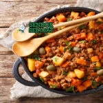Cuban Picadillo dengan daging sapi, kismis, dan nasi putih