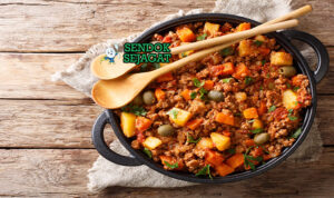 Cuban Picadillo dengan daging sapi, kismis, dan nasi putih