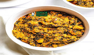Egusi Soup Nigeria dengan biji egusi, bayam, dan fufu