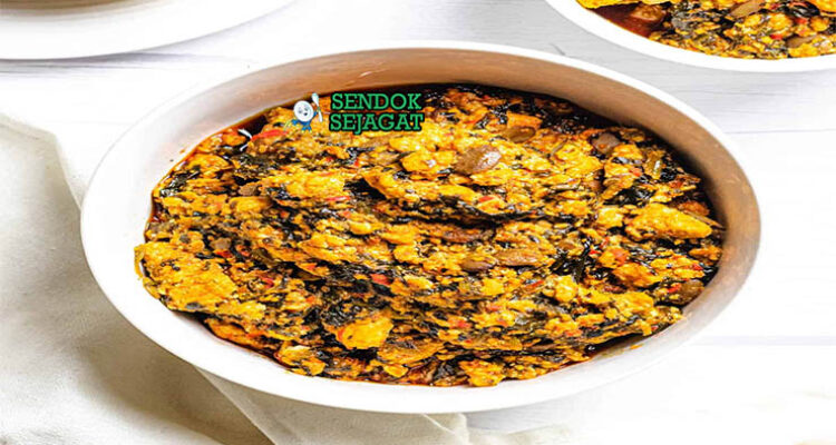 Egusi Soup Nigeria dengan biji egusi, bayam, dan fufu