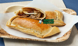 Chilean Empanadas de Pino dengan kulit renyah dan isian daging