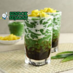 Es Cendol Jawa dengan cendol hijau, santan, dan es batu
