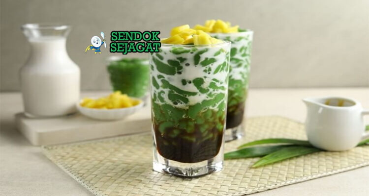 Es Cendol Jawa dengan cendol hijau, santan, dan es batu