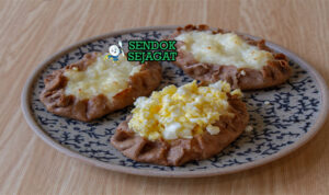 Finnish Karelian Pie dengan kulit rye renyah dan munavoi