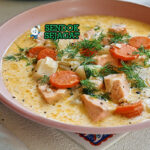 Finnish Lohikeitto dengan salmon dan roti gandum hitam