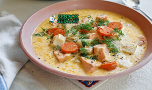 Finnish Lohikeitto dengan salmon dan roti gandum hitam