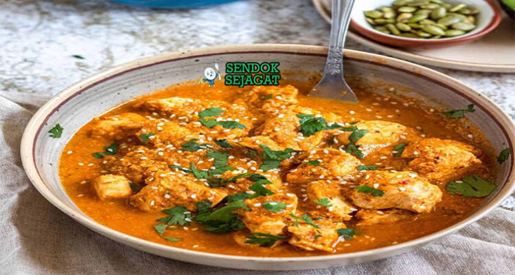 Guatemalan Pepián dengan ayam, sayuran, dan nasi putih