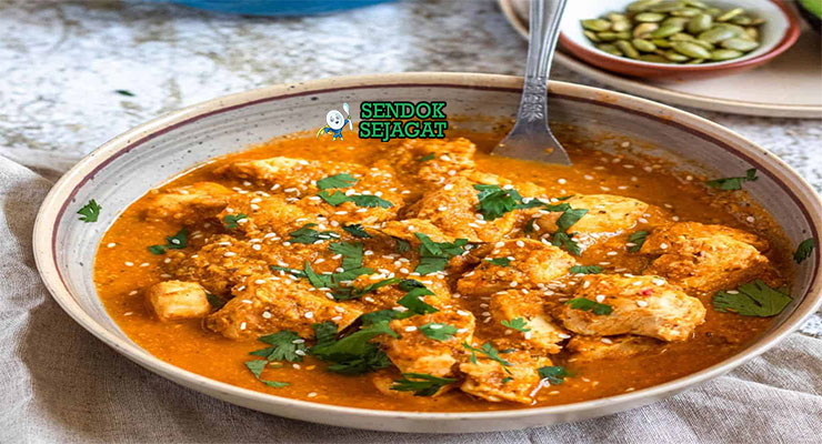 Guatemalan Pepián dengan ayam, sayuran, dan nasi putih