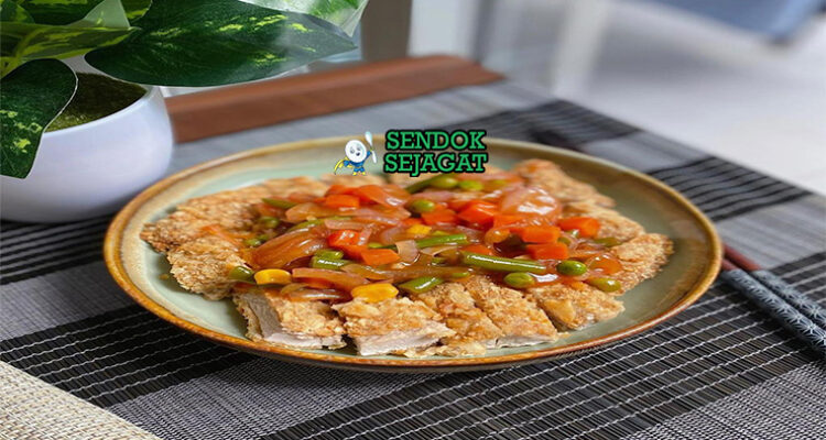 Malaysian Hainanese Pork Chop dengan saus tomat dan kacang polong