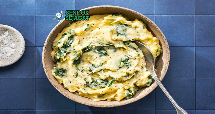 Irish Colcannon dengan kentang tumbuk, kubis, dan mentega