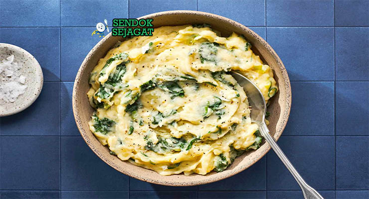 Irish Colcannon dengan kentang tumbuk, kubis, dan mentega