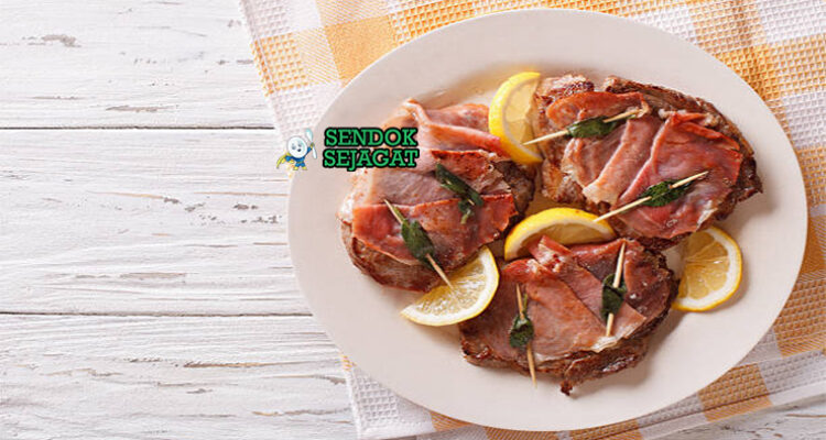 Italian Saltimbocca dengan daging sapi, prosciutto, dan saus anggur