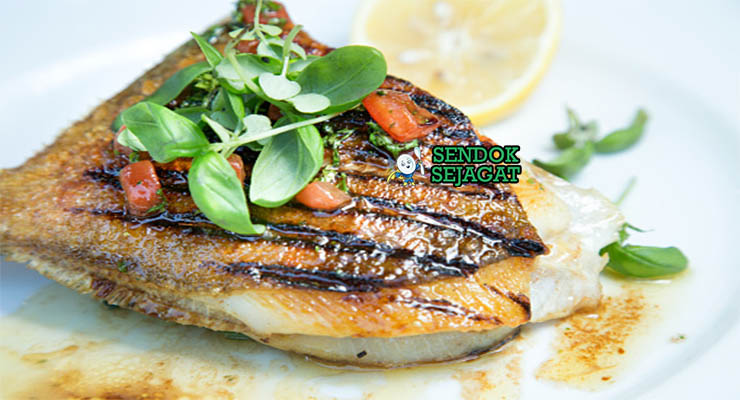 John Dory Panggang Australia dengan lemon dan salad segar