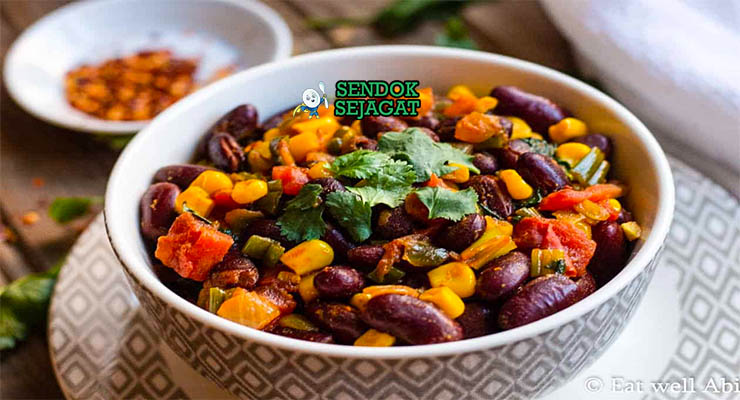 Kenyan Githeri dengan jagung, kacang merah, dan daun ketumbar