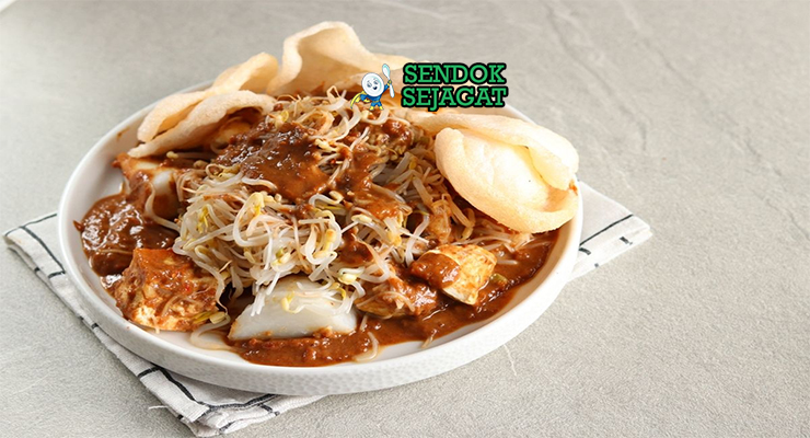 Ketoprak Jakarta dengan tahu, bihun, dan saus kacang