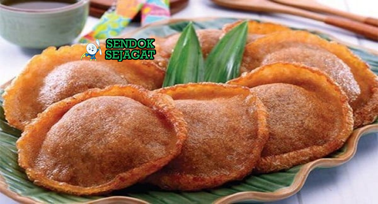 Kue Cucur Indonesia dengan tekstur renyah dan kenyal