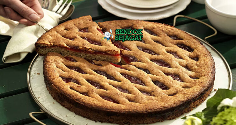 Austrian Linzer Torte dengan selai raspberry dan pola kisi-kisi