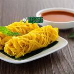 Malaysian Roti Jala dengan kari ayam dan acar timun