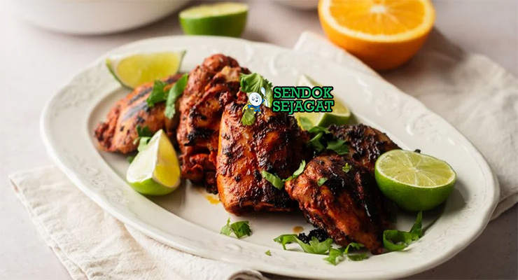 Mexican Pollo Asado dengan tortilla, salsa, dan guacamole