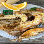 Moreton Bay Bug Panggang dengan mentega bawang putih dan lemon