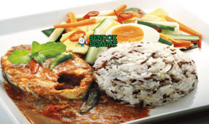 Malaysian Nasi Dagang dengan gulai ikan dan telur rebus
