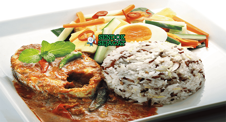 Malaysian Nasi Dagang dengan gulai ikan dan telur rebus