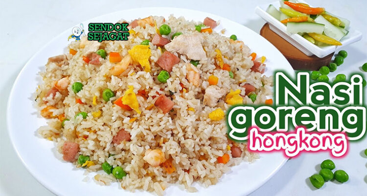 Nasi Goreng Hong Kong dengan udang dan telur