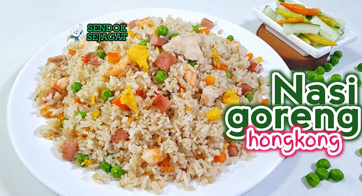 Nasi Goreng Hong Kong dengan udang dan telur