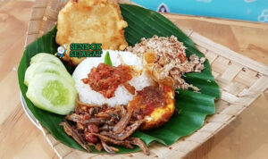 Nasi Megono Pekalongan dengan megono nangka muda dan ikan teri