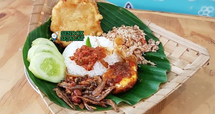 Nasi Megono Pekalongan dengan megono nangka muda dan ikan teri