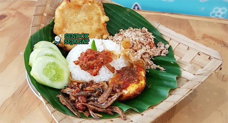Nasi Megono Pekalongan dengan megono nangka muda dan ikan teri