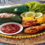 Nasi Timbel Komplit Sunda dengan ayam goreng dan sambal terasi