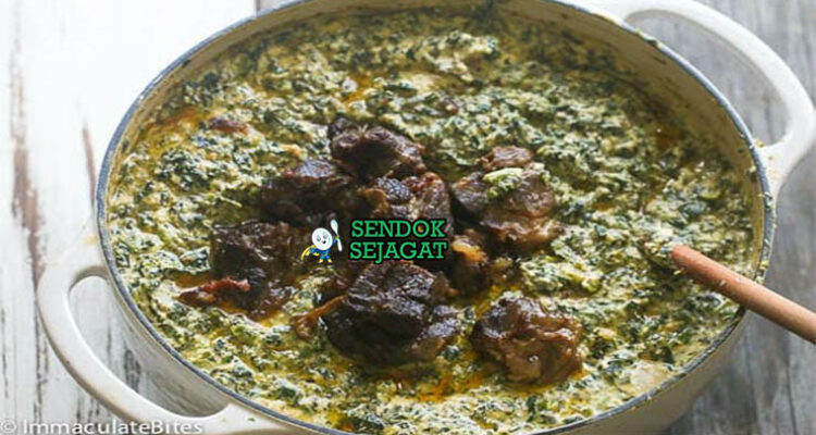 Ndolé Kamerun dengan daun pahit dan pisang raja rebus