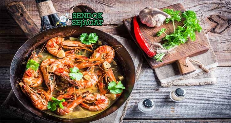 Peri-Peri Prawns Afrika Selatan dengan saus pedas dan lemon
