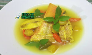 Pindang Serani Jepara dengan ikan dan kuah kuning asam