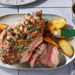 Roast Lamb with Mint Sauce Australia dengan daging juicy dan saus mint