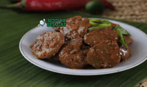 Semur Jengkol Betawi dengan kuah kecap dan bawang goreng
