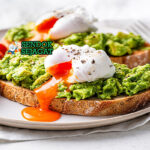 Australian Smashed Avocado Toast dengan telur rebus dan keju feta