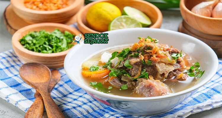 Sop Buntut Jawa dengan kuah bening, wortel, dan daun bawang