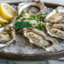 Sydney Rock Oyster Australia dengan saus vinaigrette dan lemon