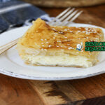 Tiropita Yunani dengan keju feta dan filo pastry