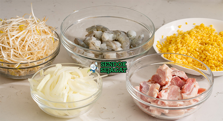 Bahan-bahan untuk Banh Xeo, termasuk tepung beras dan udang