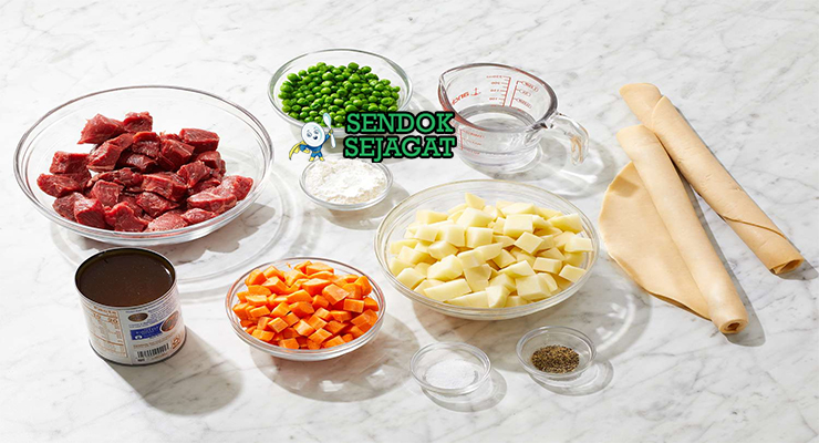 

Bahan-bahan untuk Beef Pot Pie, termasuk daging sapi dan kentang