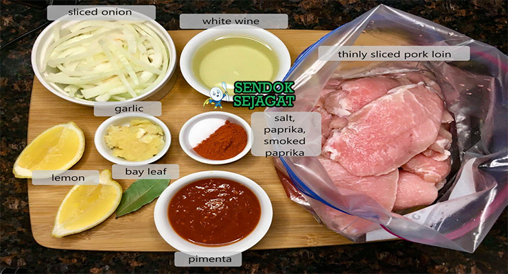 Bahan-bahan untuk Bifanas, termasuk daging babi dan roti