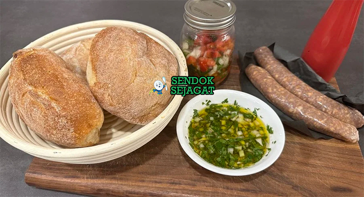 Bahan-bahan untuk Choripán, termasuk chorizo dan herba
