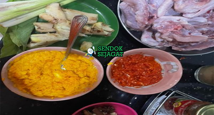 Bahan-bahan untuk Gulai Ayam Padang, termasuk ayam dan rempah