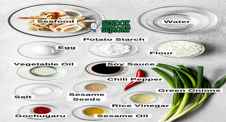 Bahan-bahan untuk Haemul Pajeon, termasuk udang dan daun bawang