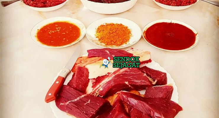Bahan-bahan untuk Kitfo, termasuk daging sapi dan niter kibbeh